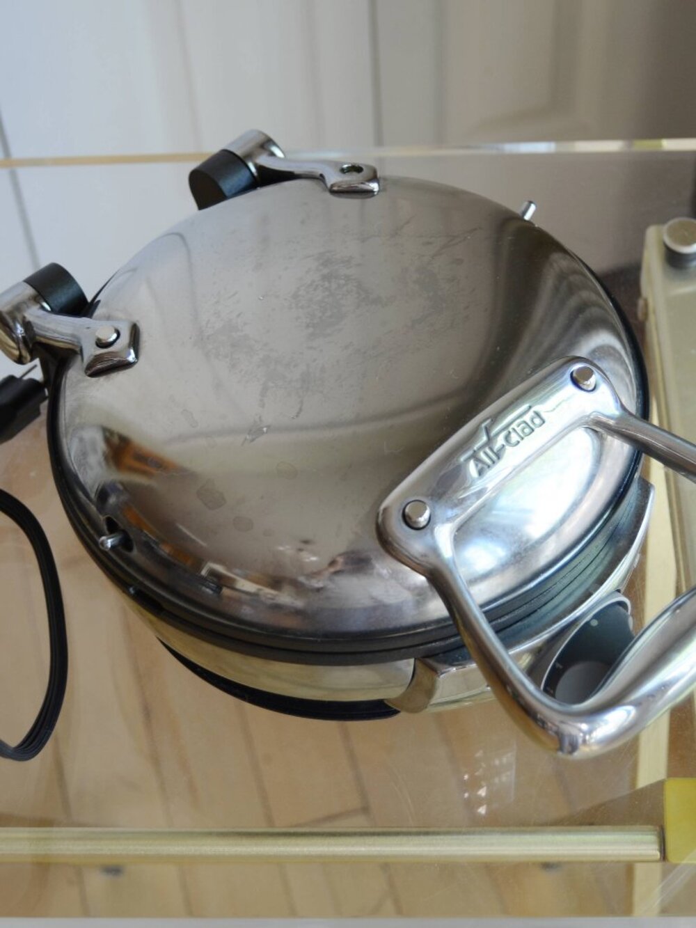 All-Clad Waffle Maker Stainless Steel Chrome Classic Round 6071 E105725